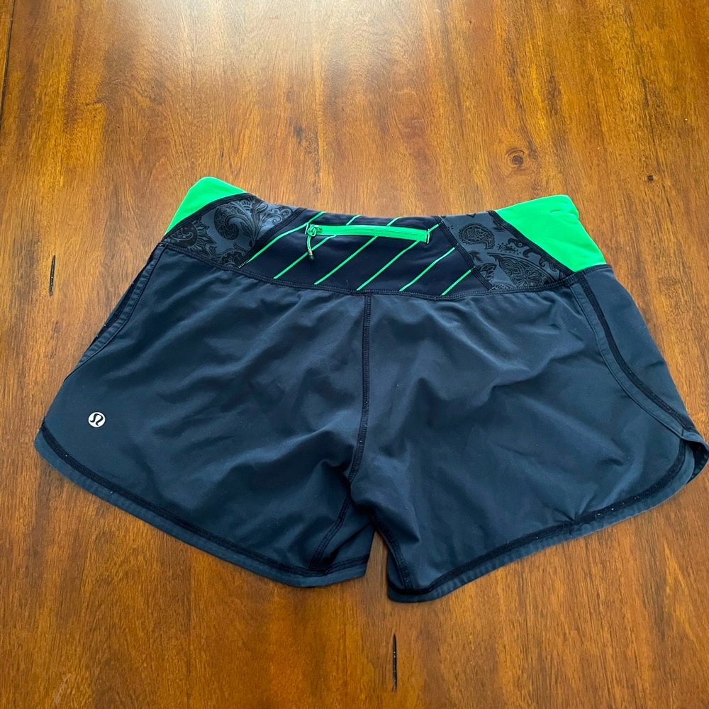 Lululemon Athletica active short size 6